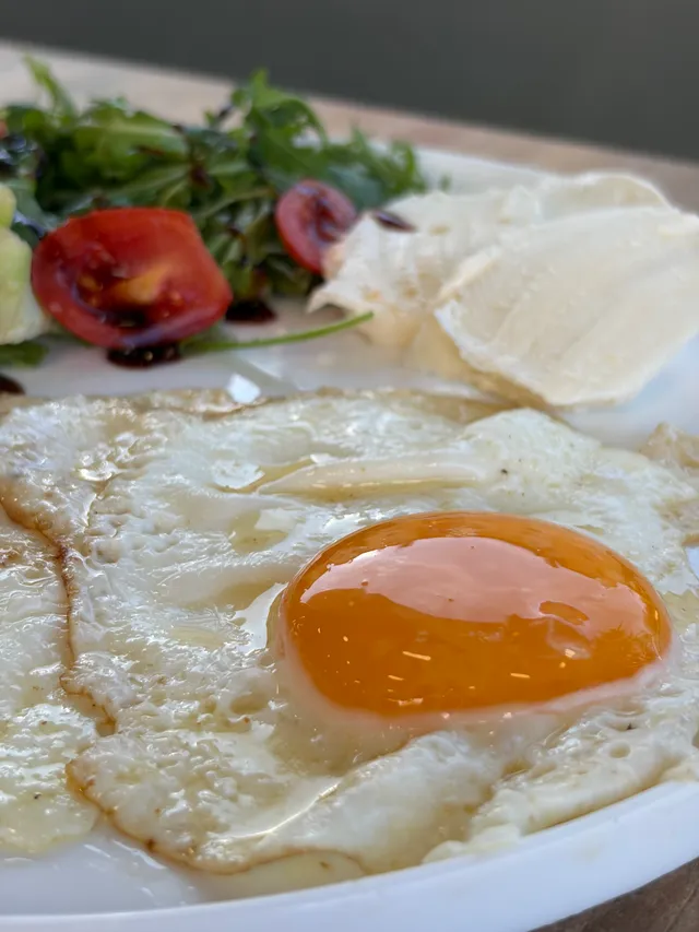 Fried egg breakfast at Balkan Bakery